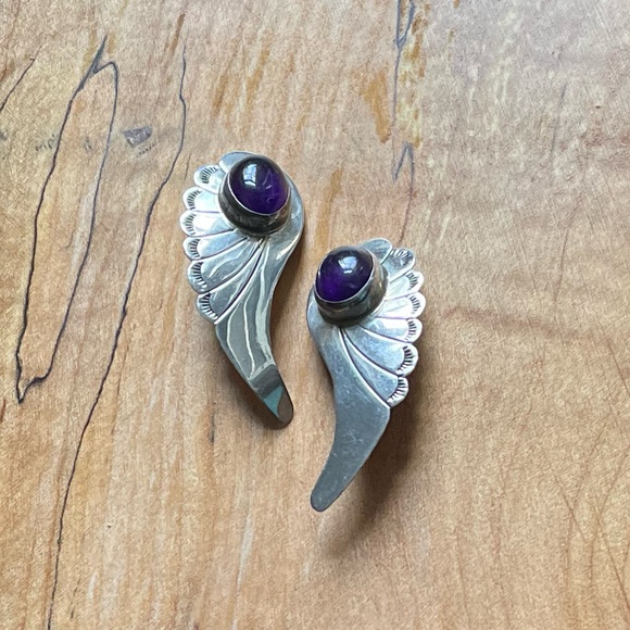 Signed Navajo amethyst & sterling "angel wing" feather earrings - Picture 3 of 10